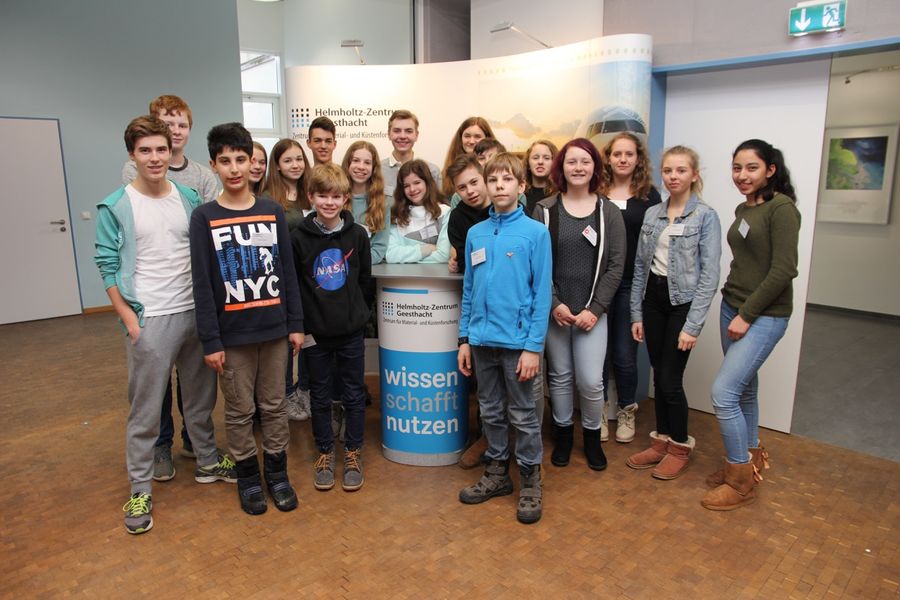 Foto des Teams des Gymnasiums Trittau beim Regionalwettbewerb Jugend forscht 2018
