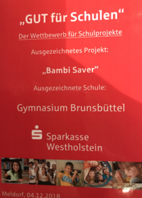 Abgebildet ist die Urkunde der Sparkasse Westholstein, die das Projekt "Bambi Saver" des Gymnasiums Brunsbüttel erhalten hat.